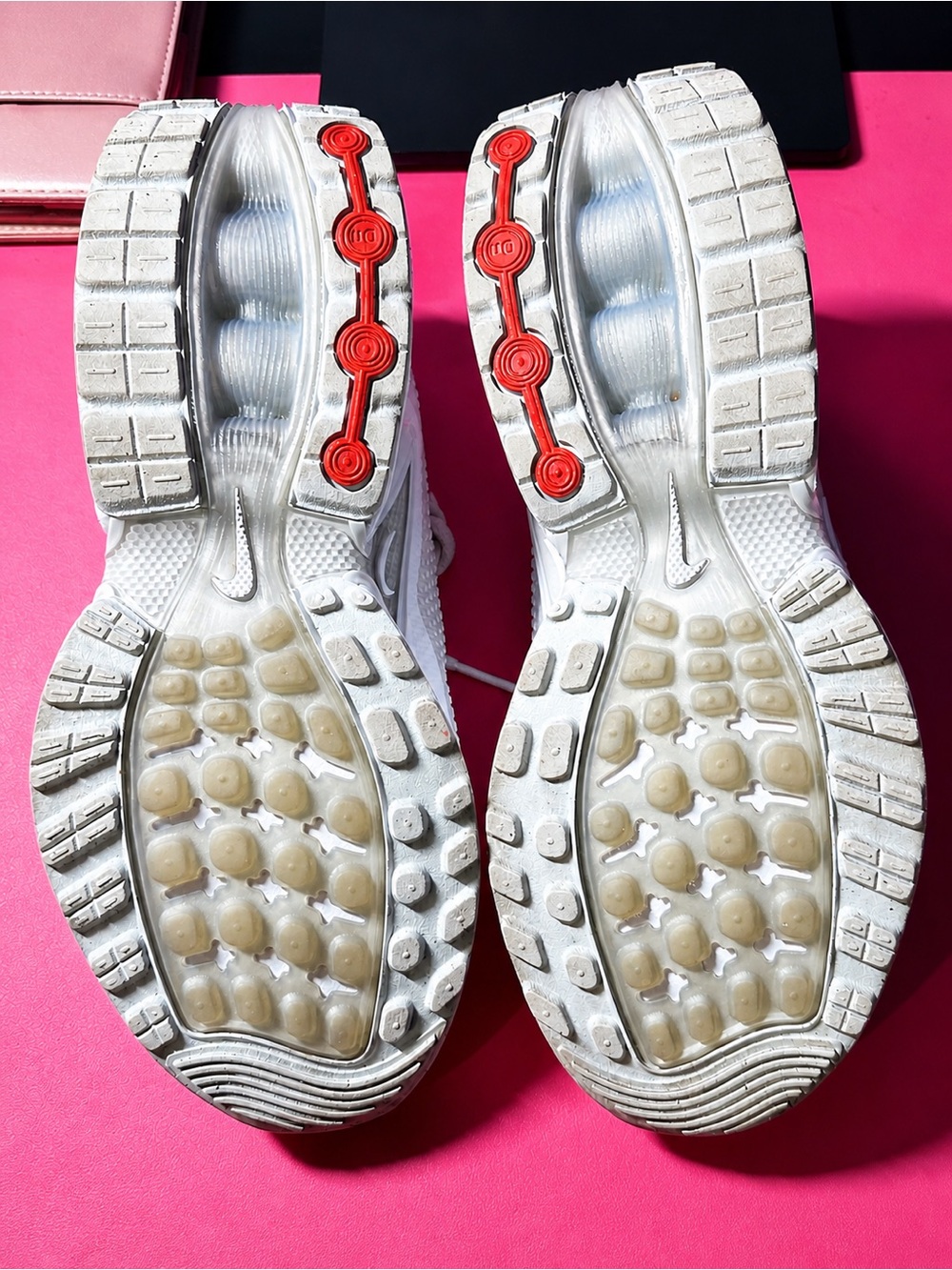 Nike Air Max DN Triple White Women’s 8 Running Sneakers Cushion Athletic - Picture 6 of 7